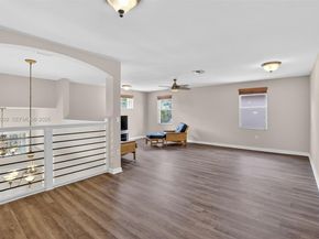 19151 N Hibiscus St, Weston FL 33332