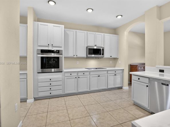 19151 N Hibiscus St, Weston FL 33332