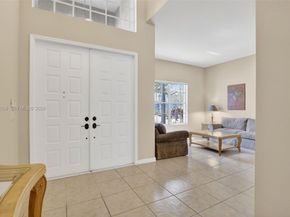19151 N Hibiscus St, Weston FL 33332