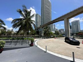 690 SW 1st Ct 1128, Miami FL 33130