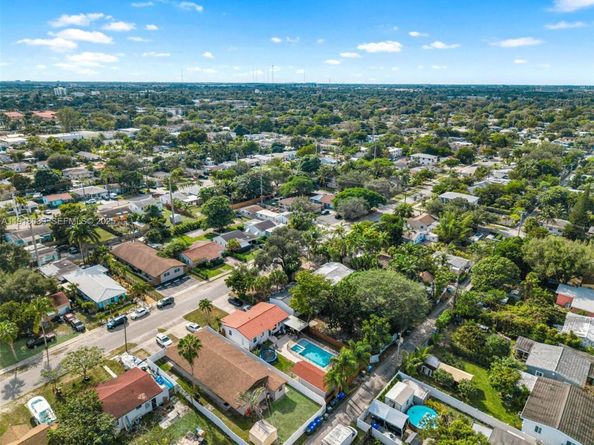 2215 Cleveland St, Hollywood FL 33020