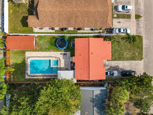 2215 Cleveland St, Hollywood FL 33020