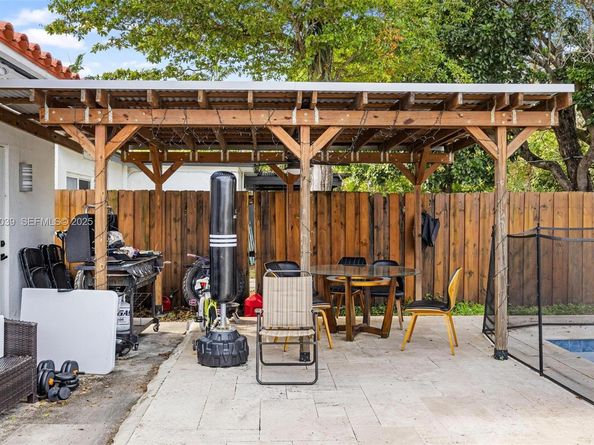 2215 Cleveland St, Hollywood FL 33020