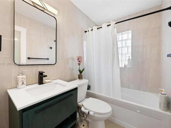 2215 Cleveland St, Hollywood FL 33020