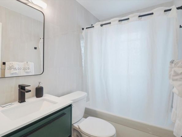 2215 Cleveland St, Hollywood FL 33020