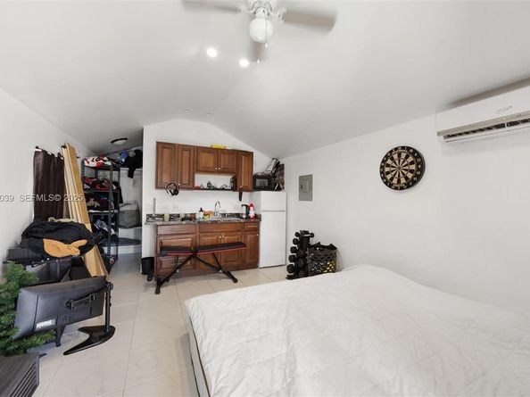 2215 Cleveland St, Hollywood FL 33020