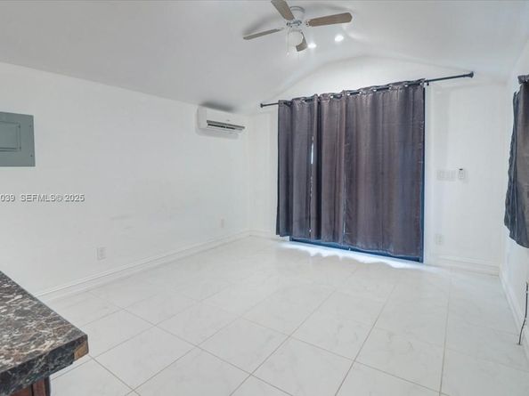 2215 Cleveland St, Hollywood FL 33020