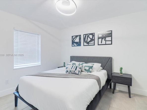 2215 Cleveland St, Hollywood FL 33020