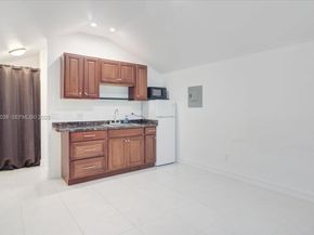 2215 Cleveland St, Hollywood FL 33020