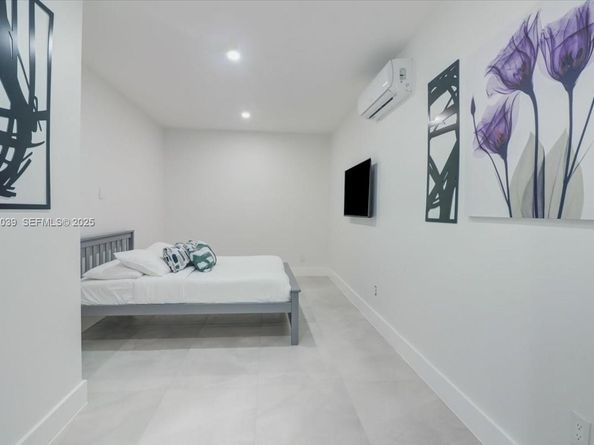 2215 Cleveland St, Hollywood FL 33020