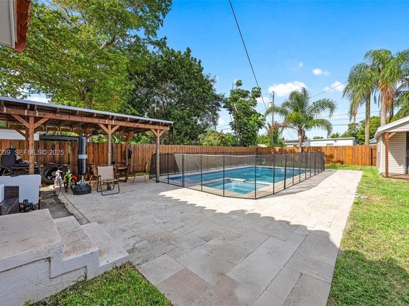 2215 Cleveland St, Hollywood FL 33020