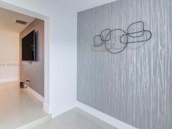 2215 Cleveland St, Hollywood FL 33020