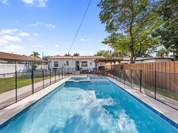 2215 Cleveland St, Hollywood FL 33020