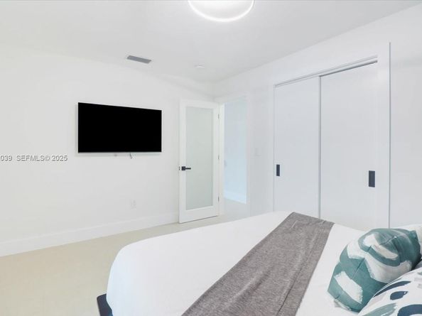 2215 Cleveland St, Hollywood FL 33020