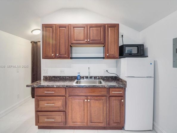 2215 Cleveland St, Hollywood FL 33020