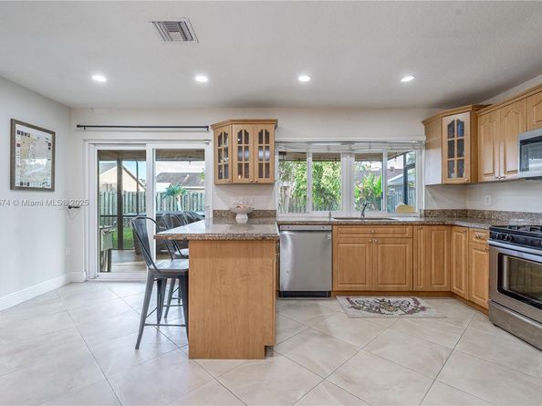 11710 NW 41st St, Sunrise FL 33323