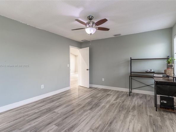 11710 NW 41st St, Sunrise FL 33323