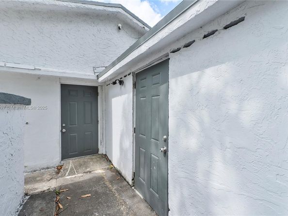 1101 NW 40th St, Miami FL 33127