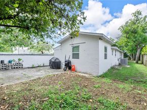 1101 NW 40th St, Miami FL 33127
