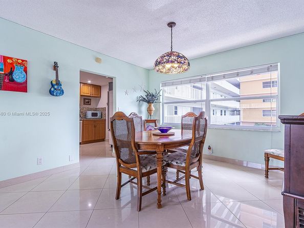 121 Golden Isles Dr 201, Hallandale Beach FL 33009