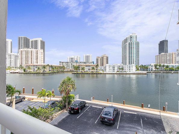 121 Golden Isles Dr 201, Hallandale Beach FL 33009