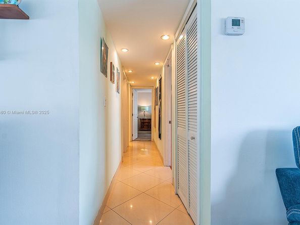 121 Golden Isles Dr 201, Hallandale Beach FL 33009