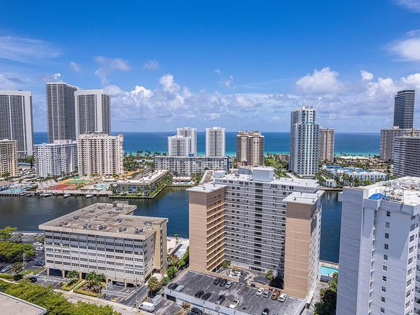 121 Golden Isles Dr 201, Hallandale Beach FL 33009
