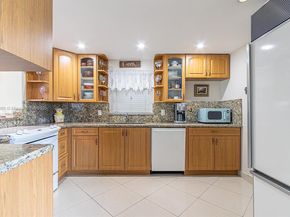 121 Golden Isles Dr 201, Hallandale Beach FL 33009