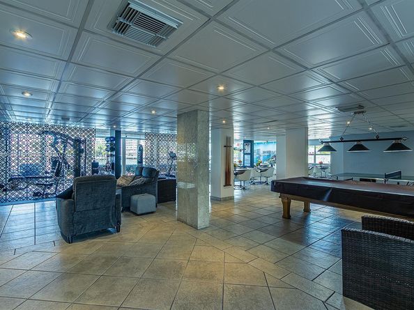 121 Golden Isles Dr 201, Hallandale Beach FL 33009