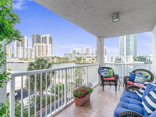 121 Golden Isles Dr 201, Hallandale Beach FL 33009