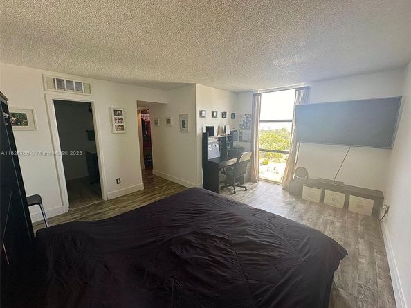 13499 Biscayne Blvd 1013, North Miami FL 33181