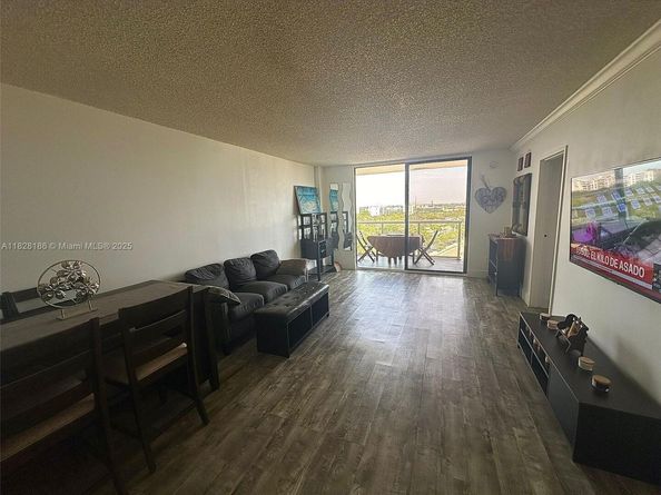 13499 Biscayne Blvd 1013, North Miami FL 33181
