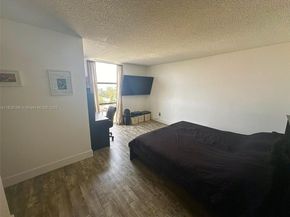 13499 Biscayne Blvd 1013, North Miami FL 33181