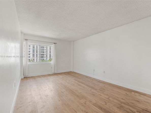 1700 NE 105th St 505, Miami Shores FL 33138