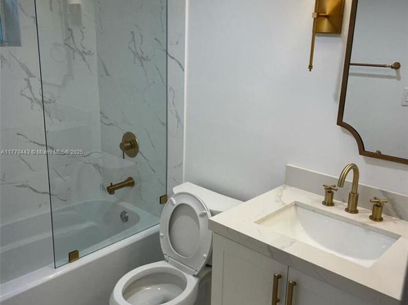 100 Edgewater Dr 101, Coral Gables FL 33133