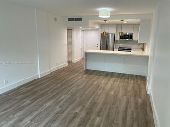 100 Edgewater Dr