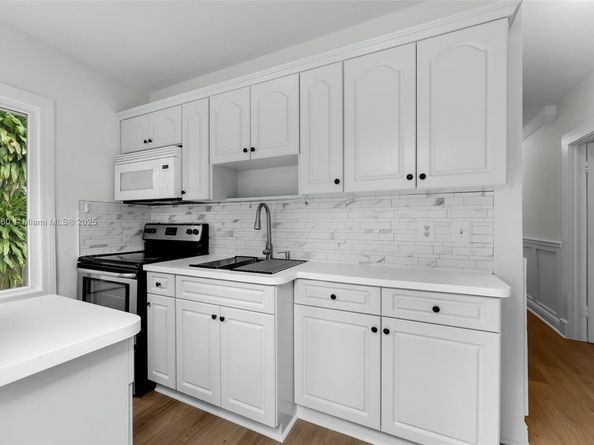 1621 NW 55th St, Miami FL 33142