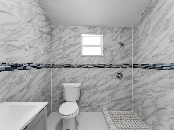 1621 NW 55th St, Miami FL 33142