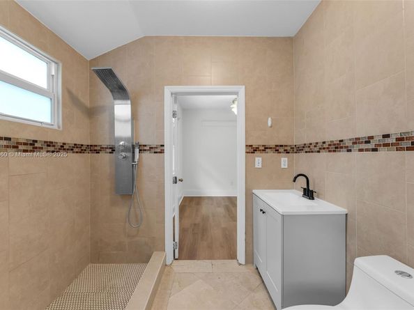 1621 NW 55th St, Miami FL 33142