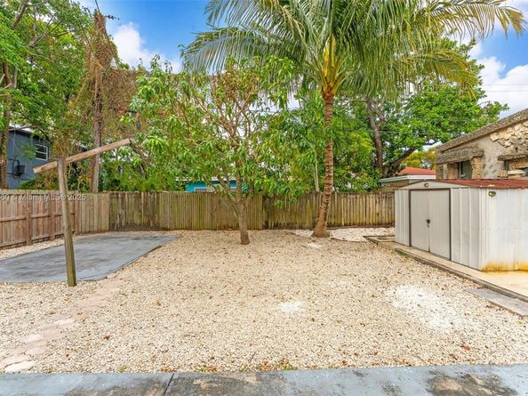 1621 NW 55th St, Miami FL 33142