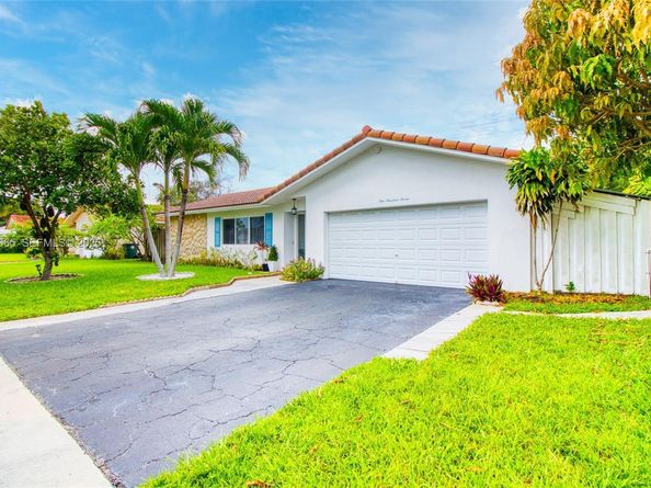 107 Winged Foot Ln, Boca Raton FL 33431