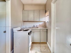 2378 NW 60th St, Miami FL 33142