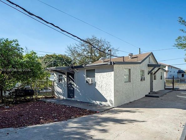 2378 NW 60th St, Miami FL 33142