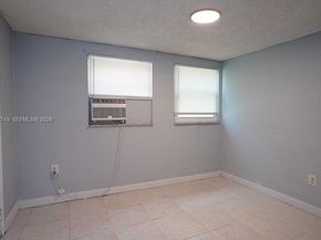 2378 NW 60th St, Miami FL 33142