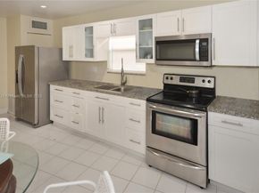 6550 SW 8th St, Pembroke Pines FL 33023