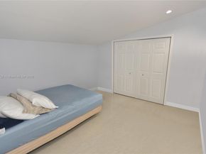 6550 SW 8th St, Pembroke Pines FL 33023