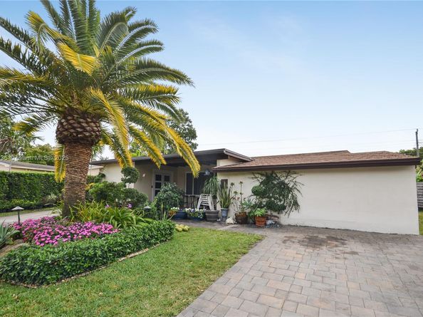 6550 SW 8th St, Pembroke Pines FL 33023