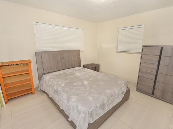 6550 SW 8th St, Pembroke Pines FL 33023