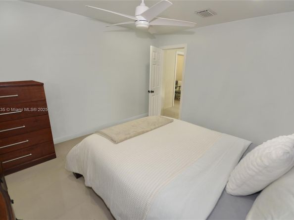 6550 SW 8th St, Pembroke Pines FL 33023
