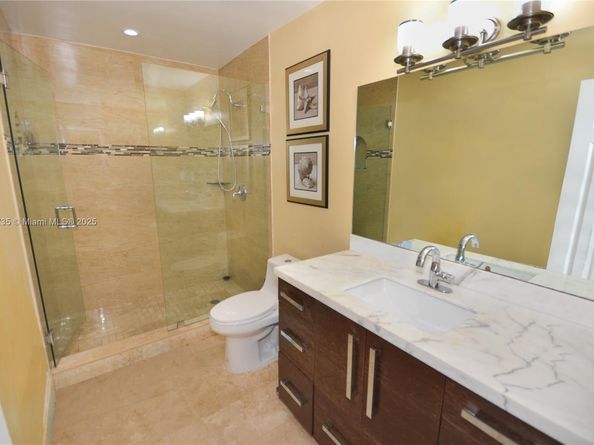 6550 SW 8th St, Pembroke Pines FL 33023